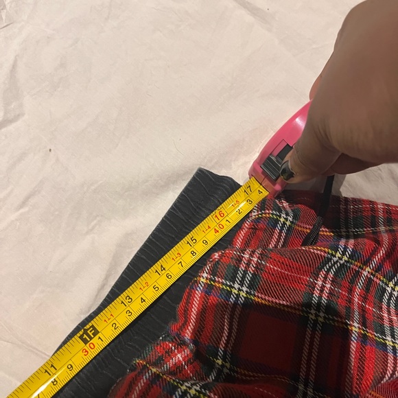 Shein Curve Red and black plaid cargo pants - Picture 5 of 5